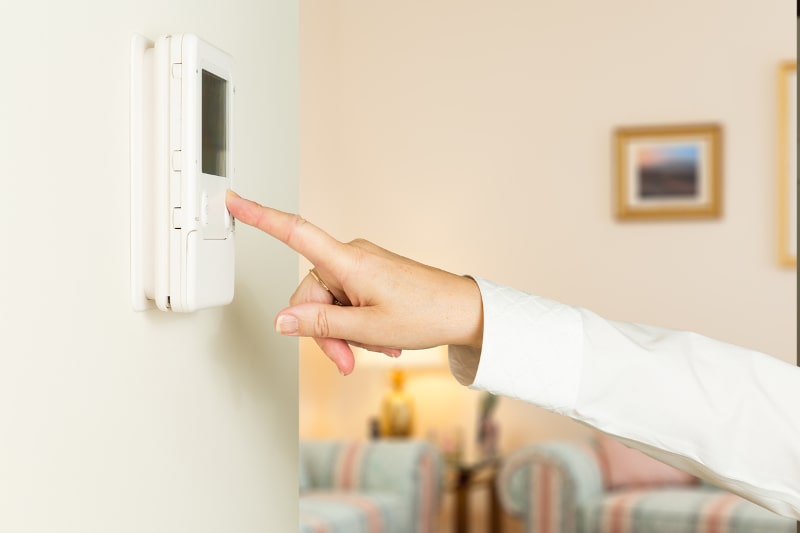 3 Signs Your Thermostat Isn’t Working Properly in Lakeland, FL